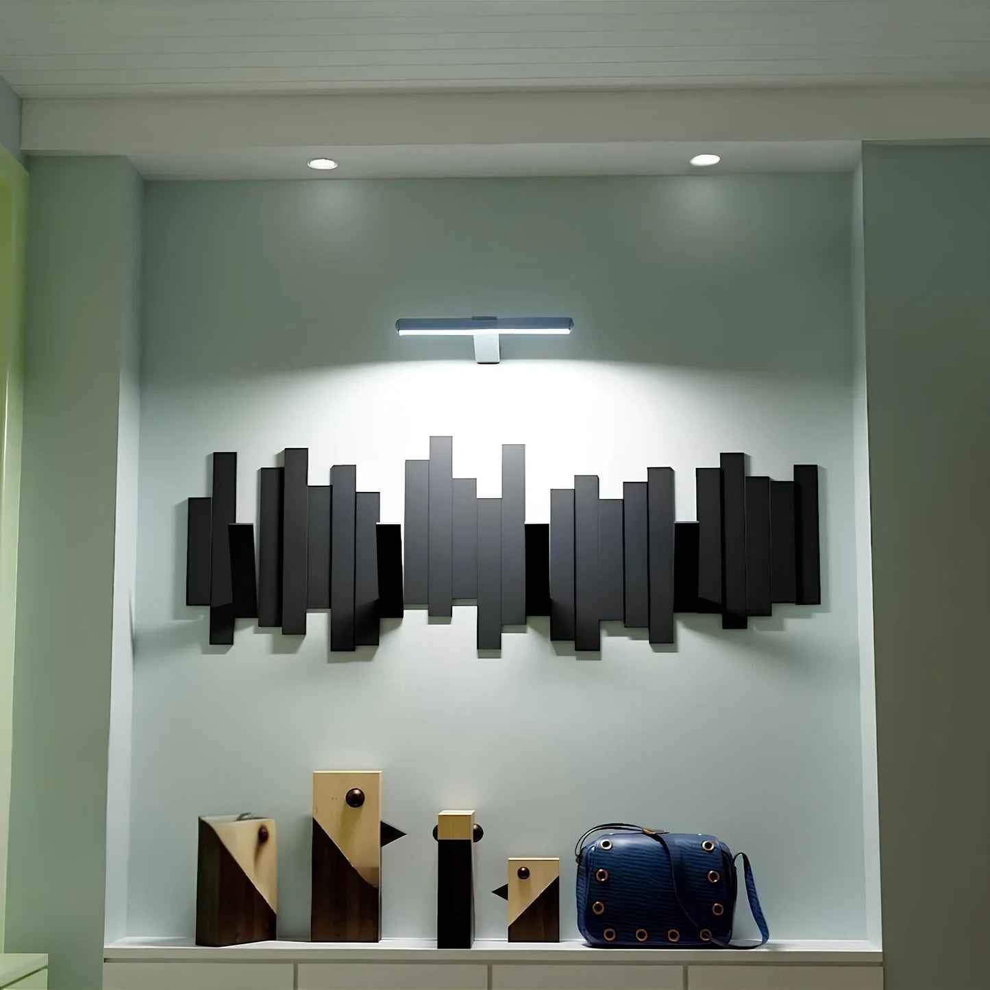 ArtGlow swivelling LED wall light - Wireless & stylish for any gallery wall
