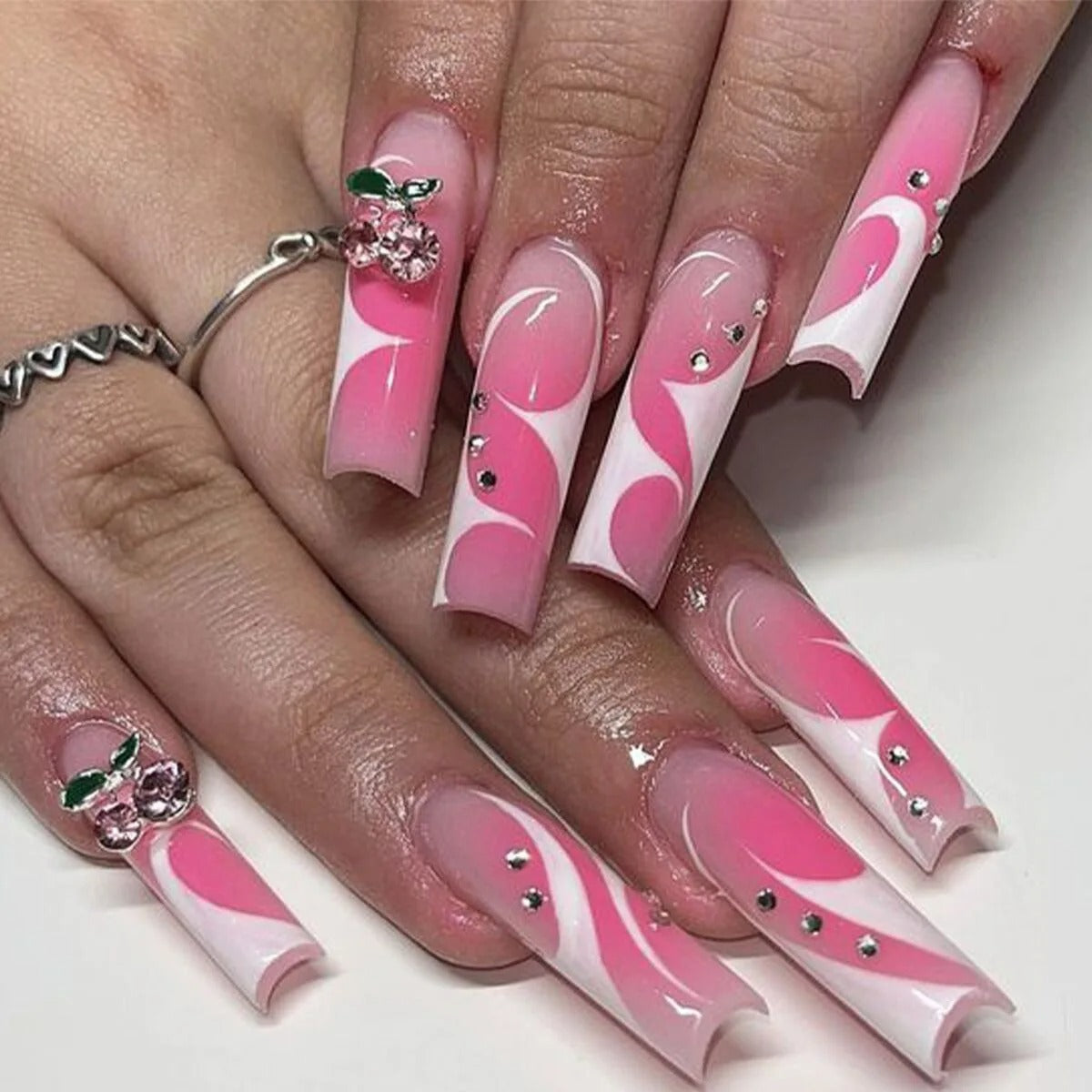 Presson Chic - 24 pieces pink nails with design | Quick to apply & elegant for any occasion