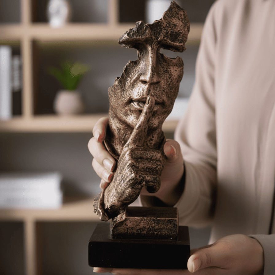 Abstrakte goldene Skulptur | Nordische moderne Wohnkultur | Minimalistischer Kunstakzent | Skandinavischer Stil | Elegantes Innendesign 8