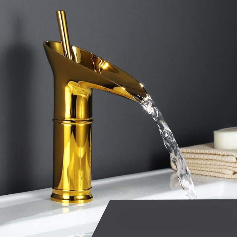 AquaFalls – Rubinetto per lavabo a cascata antico in ottone