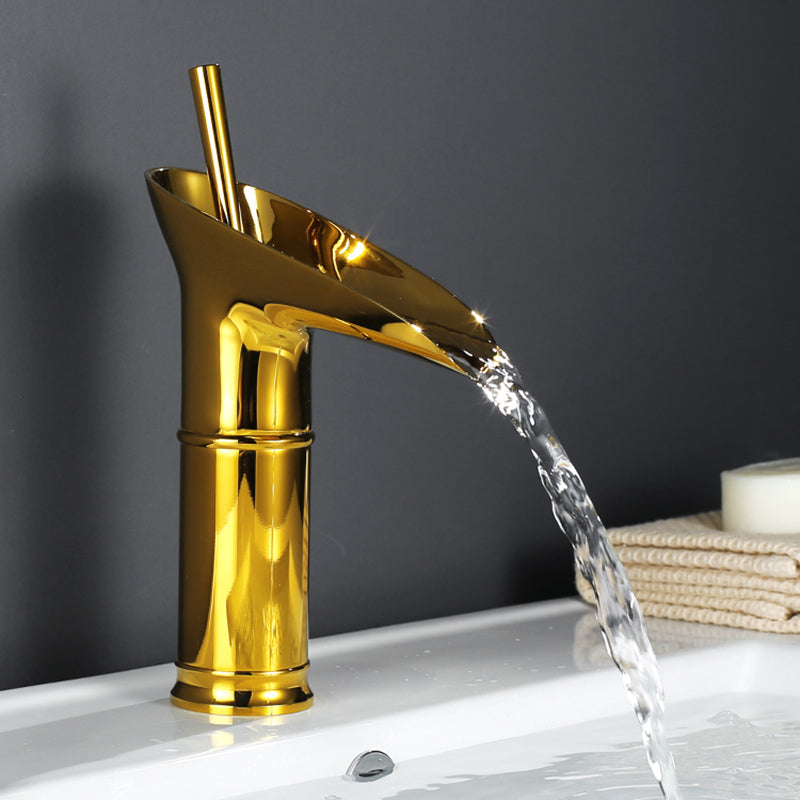 AquaFalls – Antiker Wasserfall-Waschtischhahn aus Messing