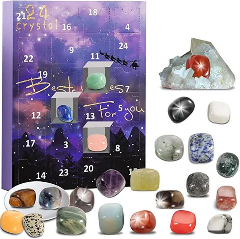 CRYSTAL ADVENT STONE CALENDAR 2025 – 24 natural gemstones for the Christmas countdown