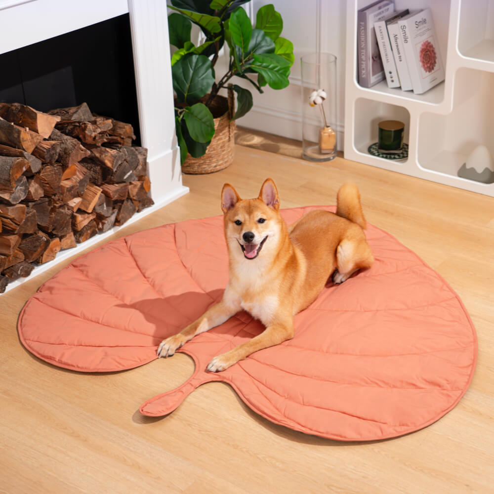 LeafPaws Blanket - Stylish dog blanket in leaf shape with soft padding & versatile use
