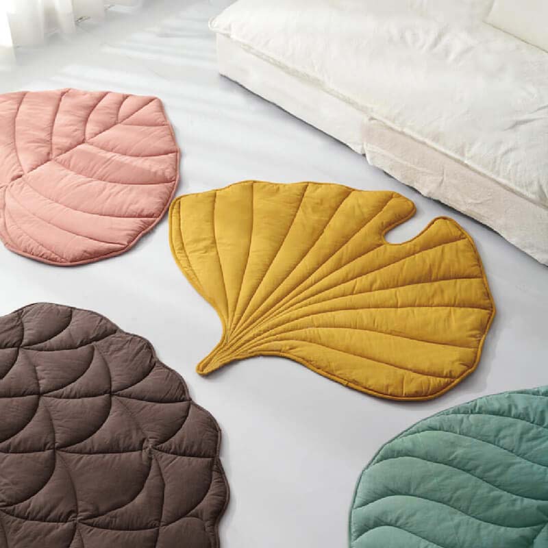 LeafPaws Blanket - Stylish dog blanket in leaf shape with soft padding & versatile use