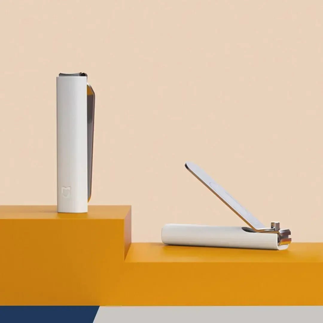 NAILGUARD – Nail Clipper with Splash Guard and Integrated File