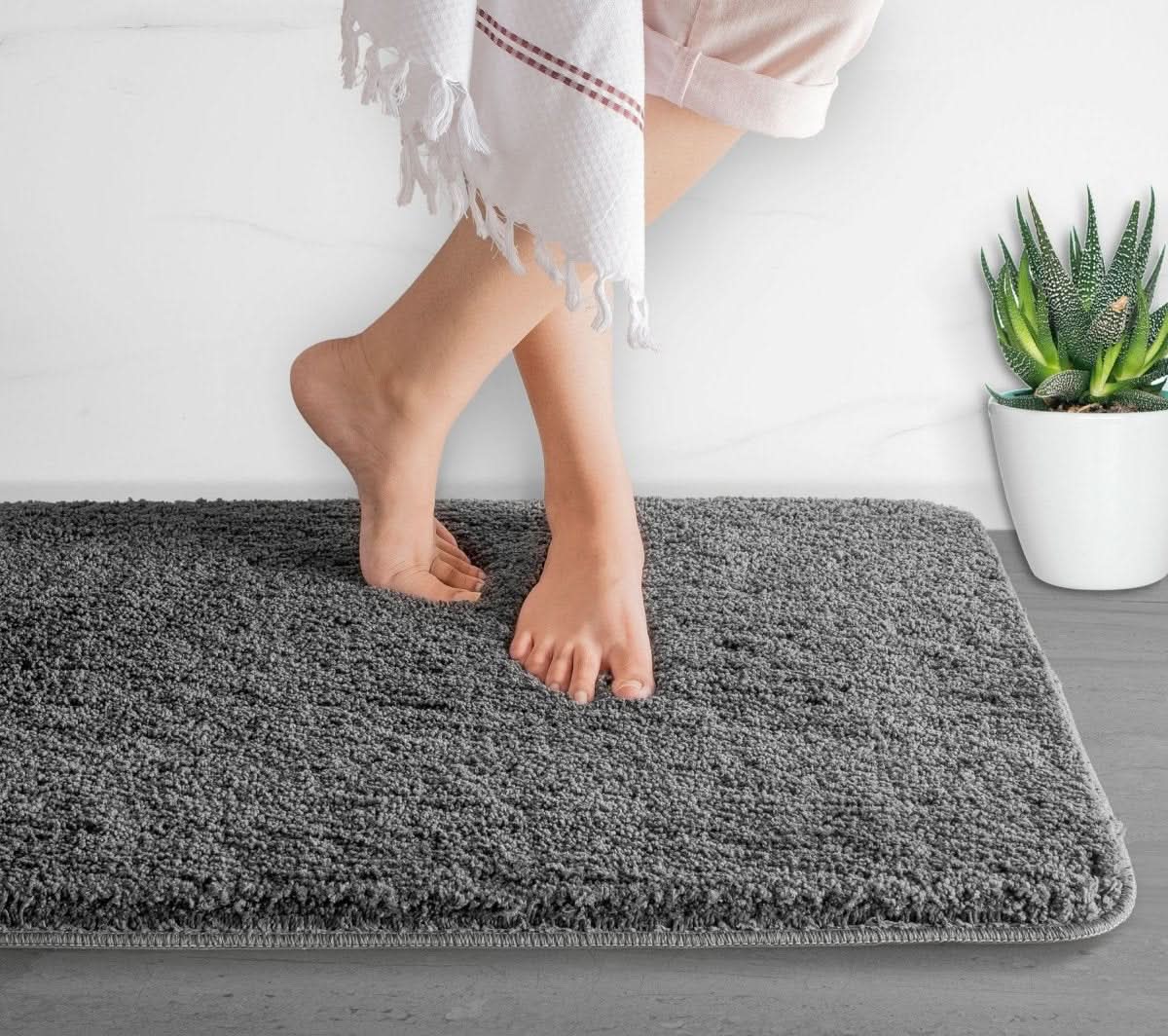 DRYSENSE – Rutschfeste, extrem saugfähige Mikrofaser-Badematte für Badezimmerkomfort 13