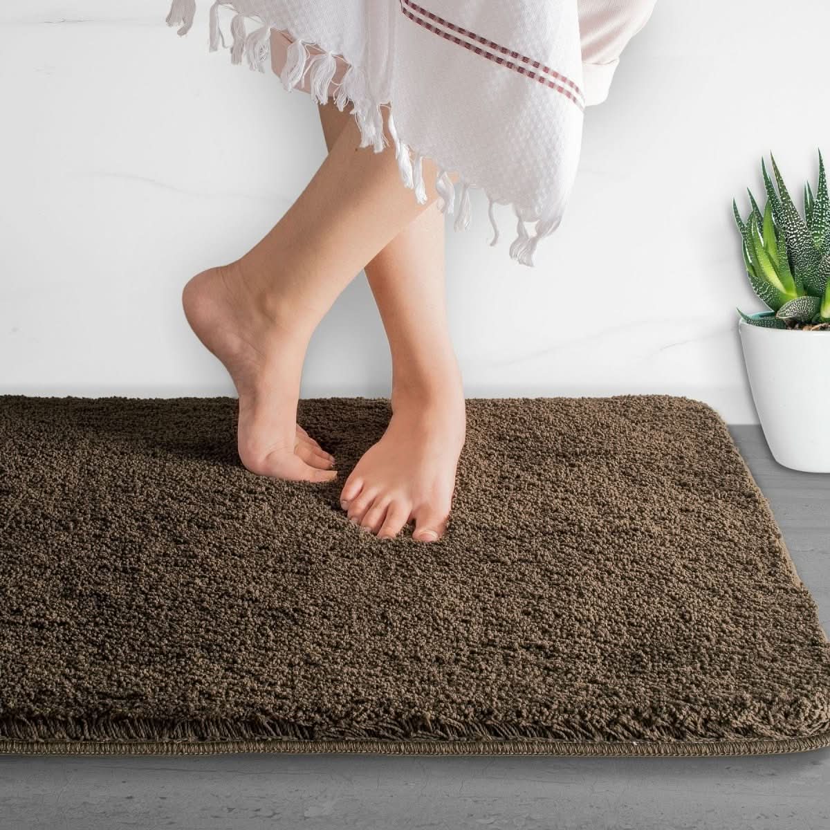 DRYSENSE – Rutschfeste, extrem saugfähige Mikrofaser-Badematte für Badezimmerkomfort 15