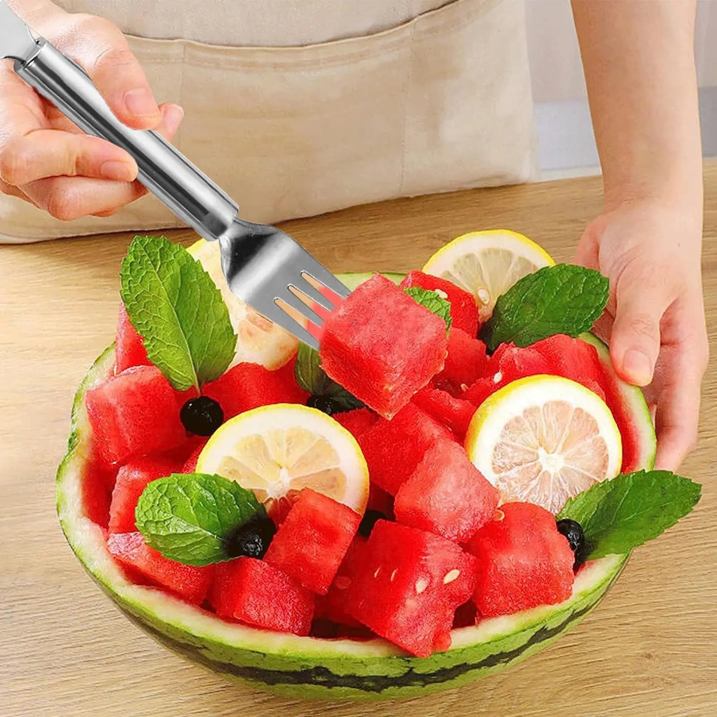 EasyFruit Duo – Fruit cutter with integrated fork for quick snack enjoyment
