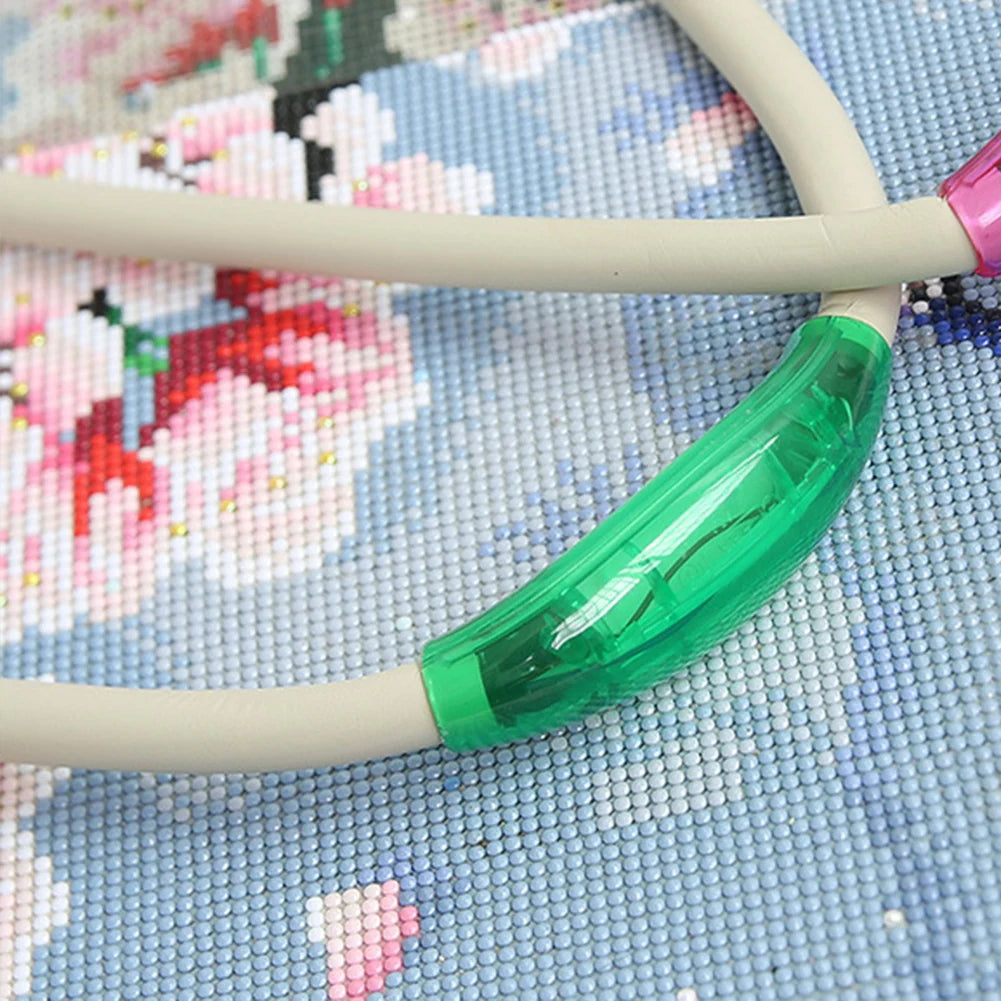FlexiGlow – LED Neck Lamp for Knitting & Crocheting