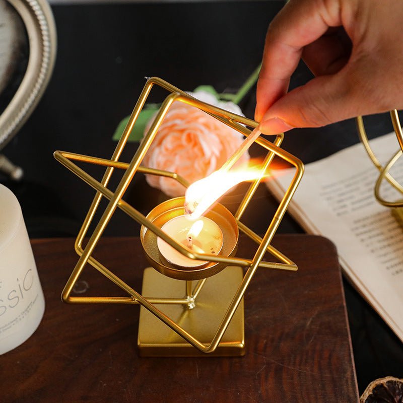 Gildora Classic Kerzenhalter | Hochwertiger goldener Kerzenständer aus Metall für Wohnzimmer und Esstisch 4