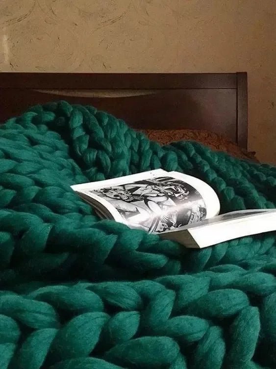 Loomora – Handmade Minky Chunky Blanket for Ultimate Comfort