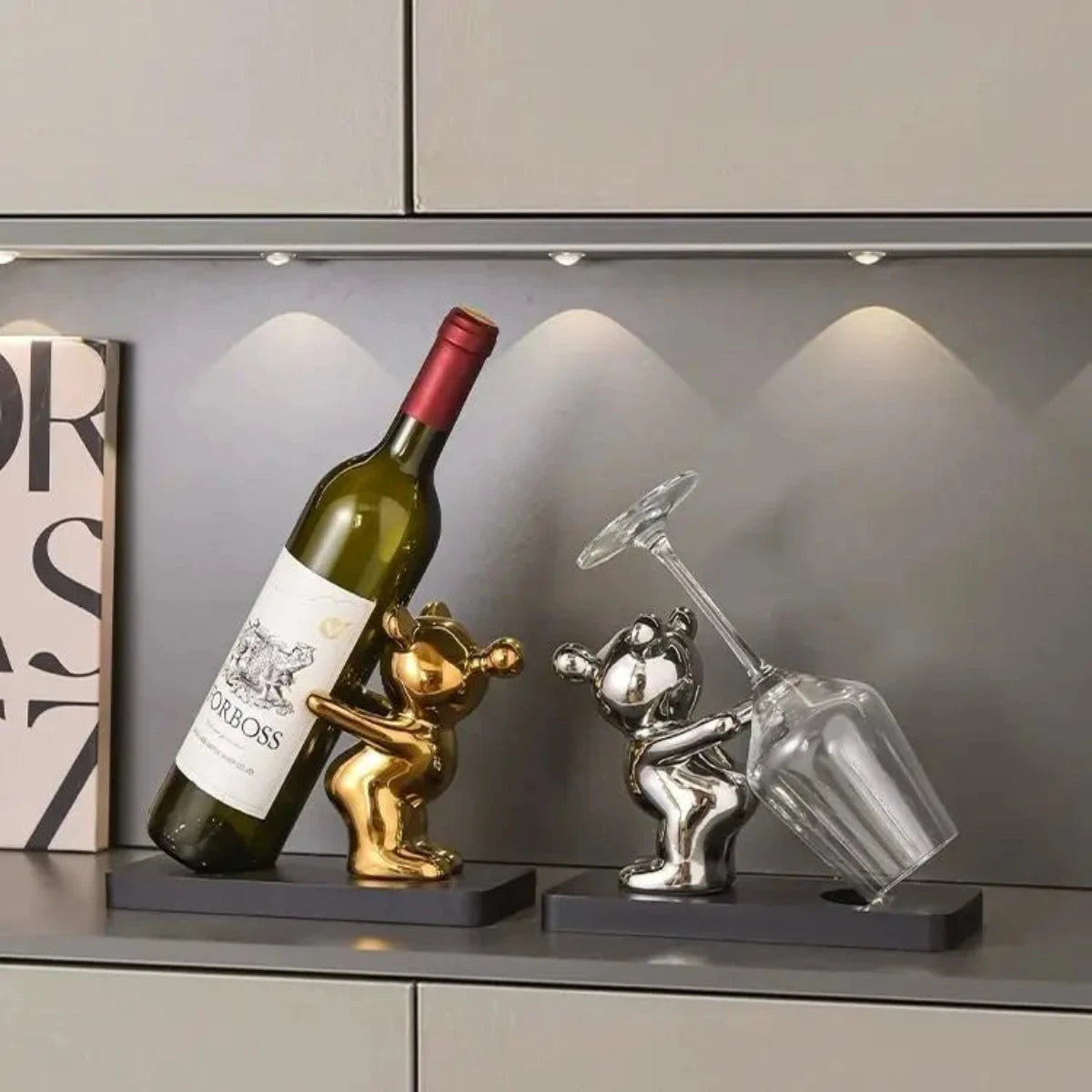 BEARWINE Estante – Estante de vino de cerámica juguetón con diseño de oso para almacenamiento elegante de botellas