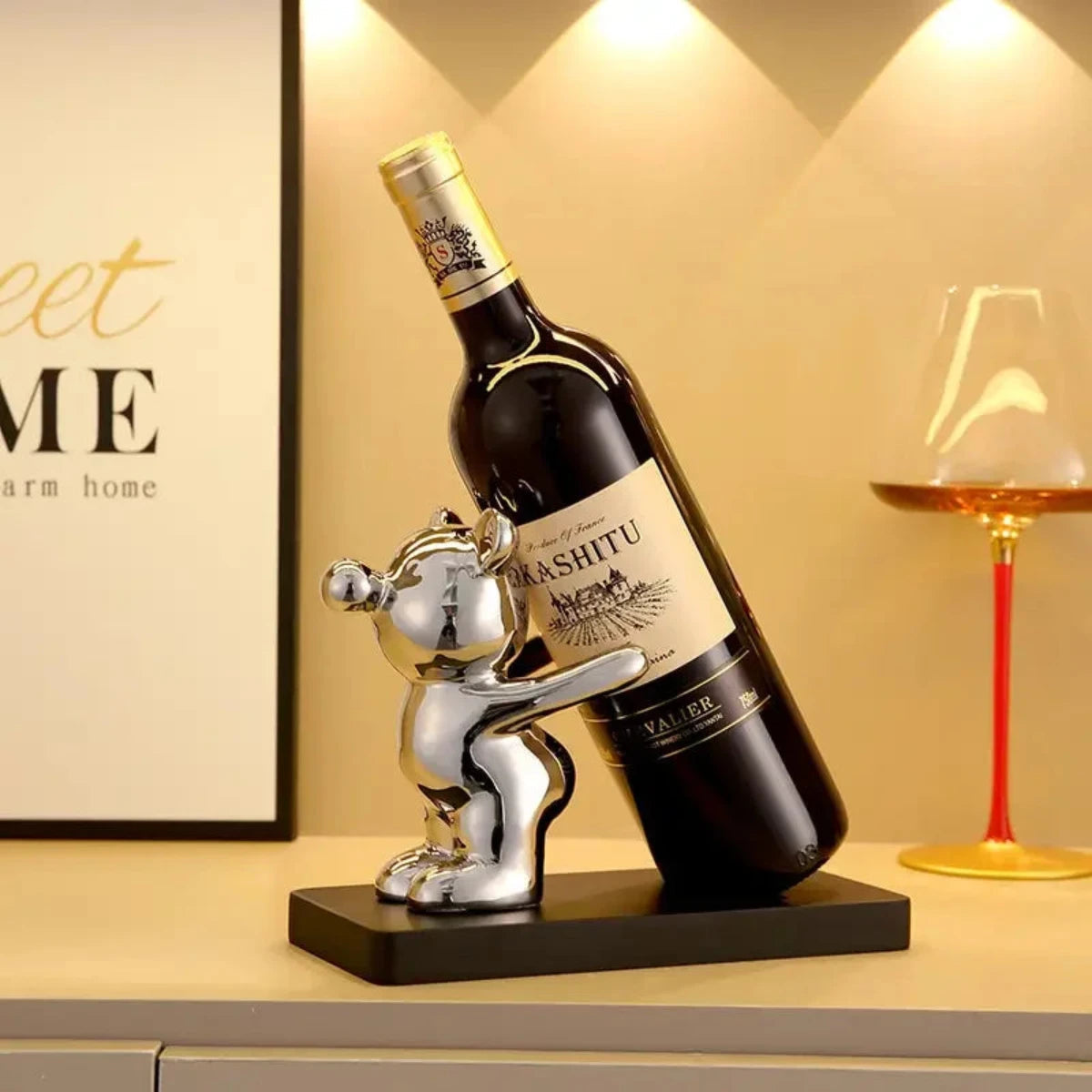 BEARWINE Estante – Estante de vino de cerámica juguetón con diseño de oso para almacenamiento elegante de botellas