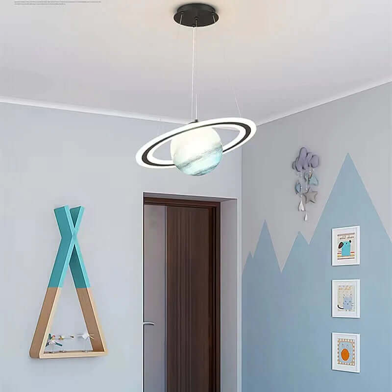 Lámpara colgante LED Planeta – Lámpara infantil imaginativa con diseño de planeta