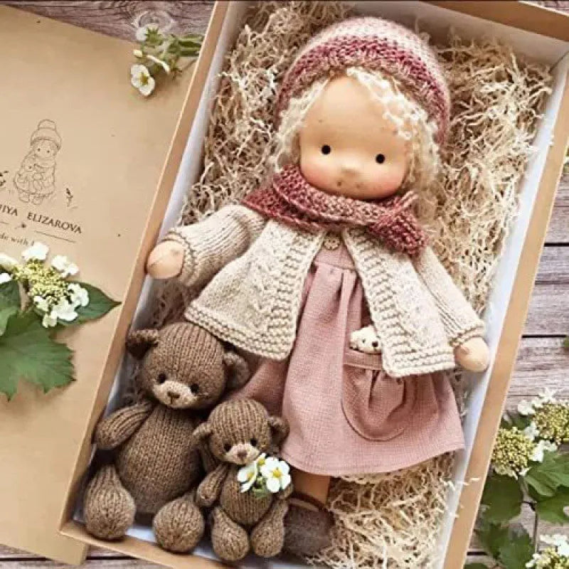 Elora – Bambola Waldorf fatta a mano in cotone per gioco creativo