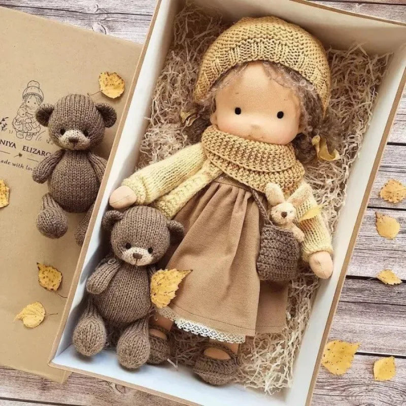 Elora – Bambola Waldorf fatta a mano in cotone per gioco creativo