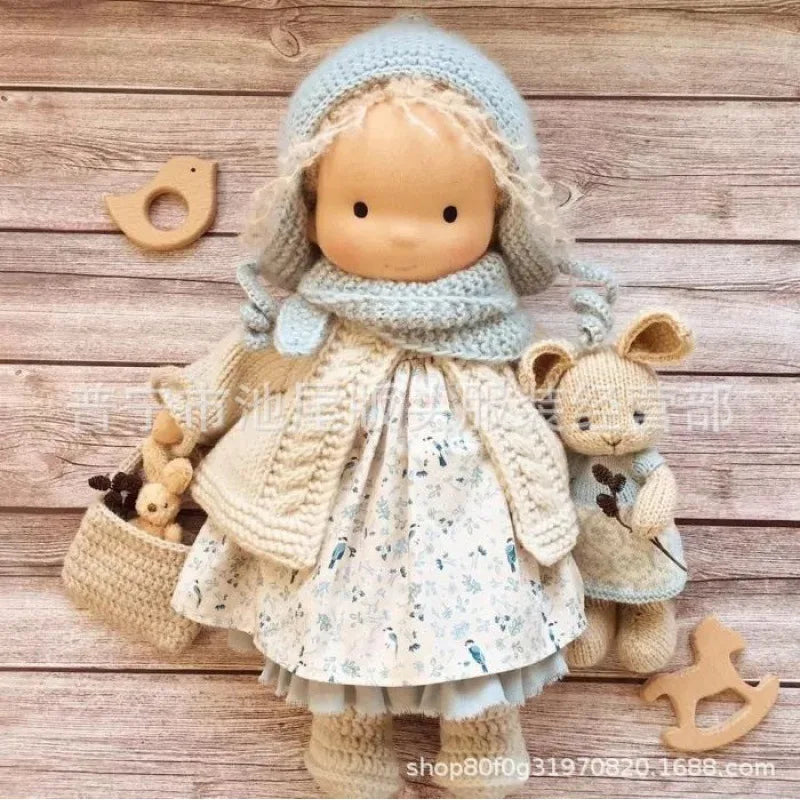 Elora – Bambola Waldorf fatta a mano in cotone per gioco creativo