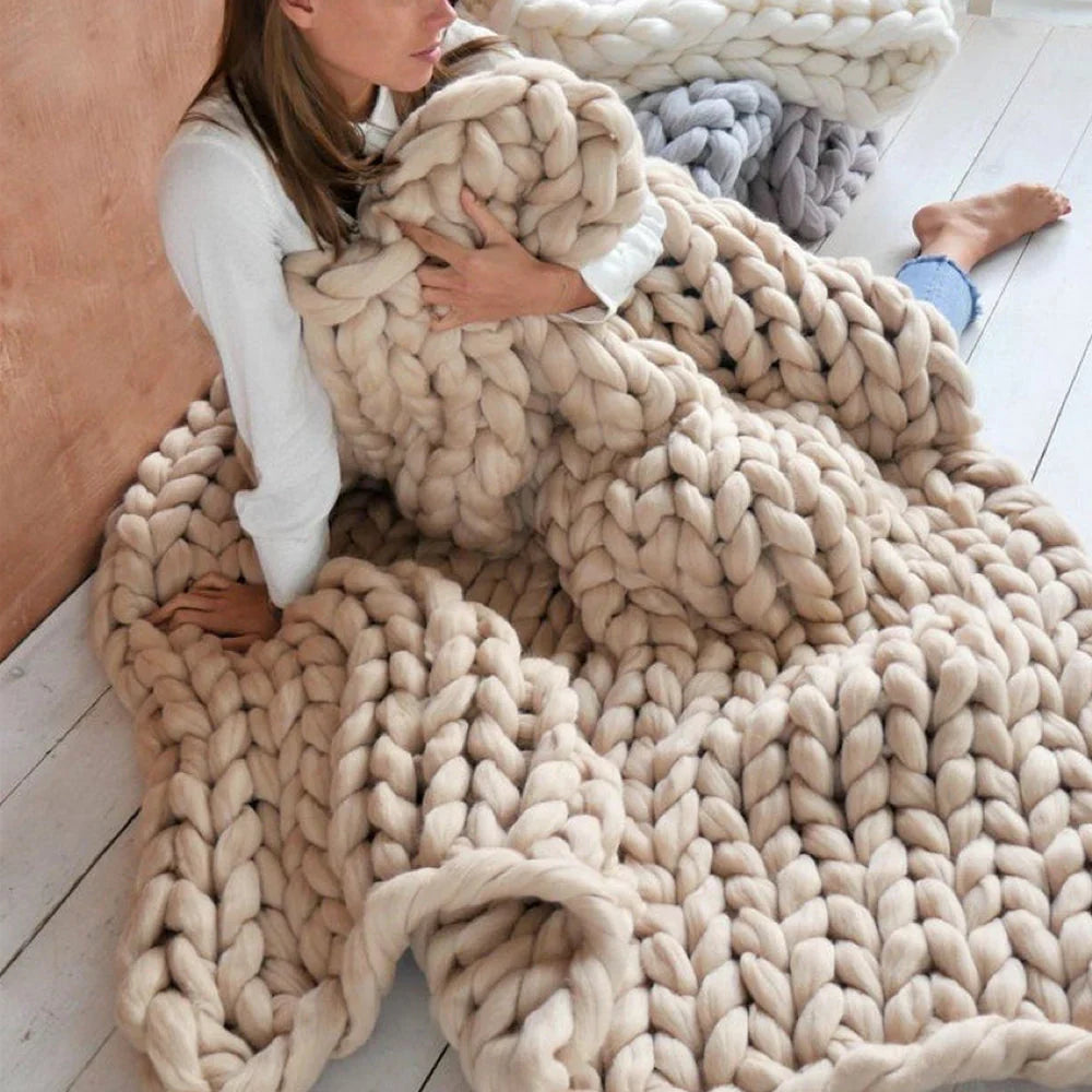LuxeWool – DIY Chunky XL Wool Yarn for Blankets & Pillows