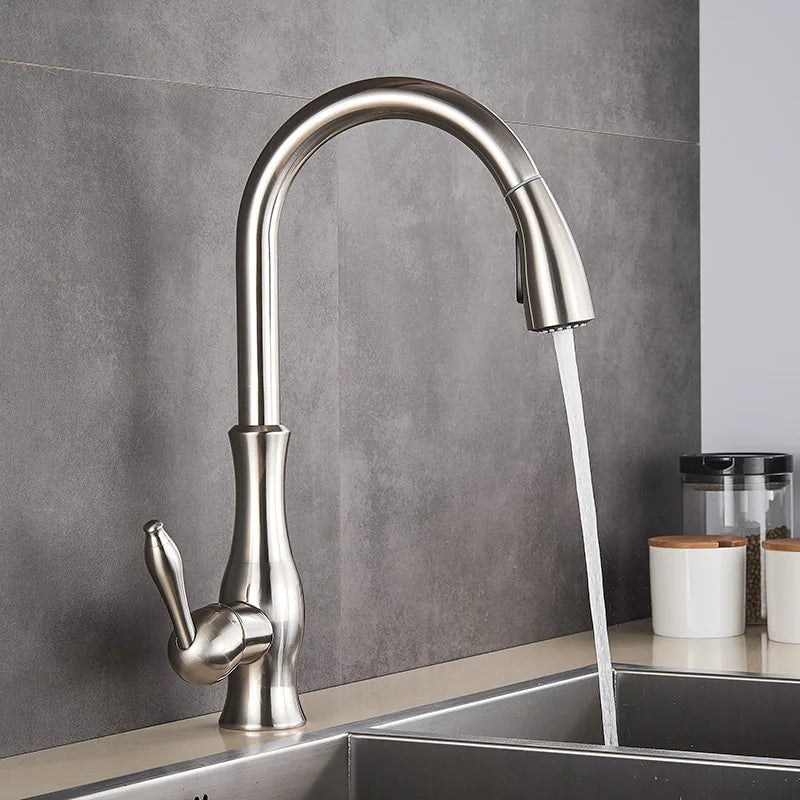 GOLDSTREAM Kitchen Mixer - Luxurious kitchen tap with pull-out spray & swivel function in a golden finish