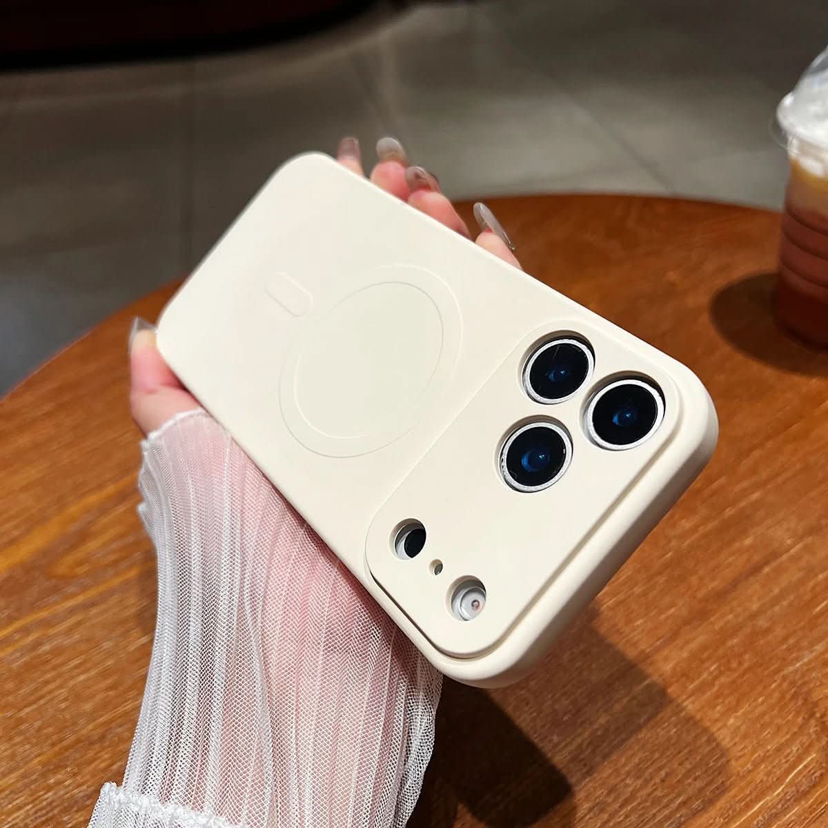 MAGNASOFT – Magnetische weiche Silikonhülle für die iPhone 17-Serie 17