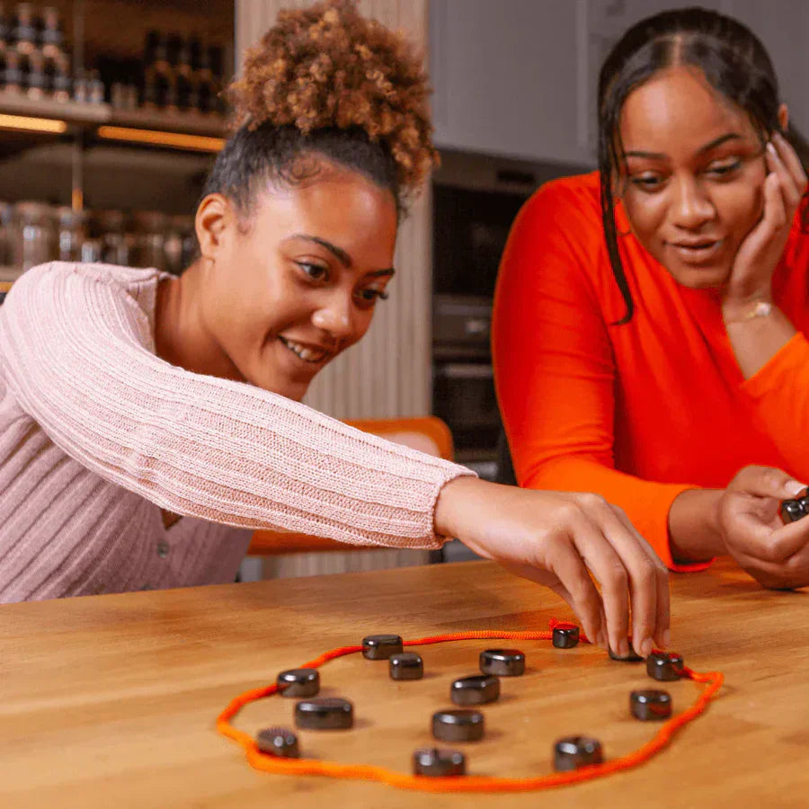 MAGNETIC CHESS - Magnetic chess game for travelling & strategy