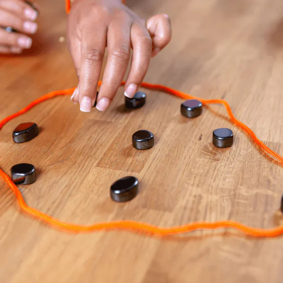 MAGNETIC CHESS - Magnetic chess game for travelling & strategy