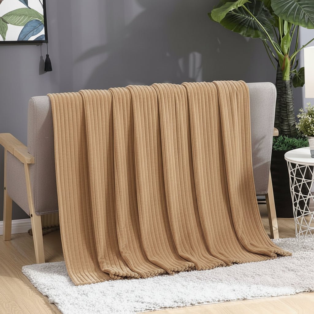 STRIPEWARM – Wide Flannel Fleece Blanket with Striped Pattern