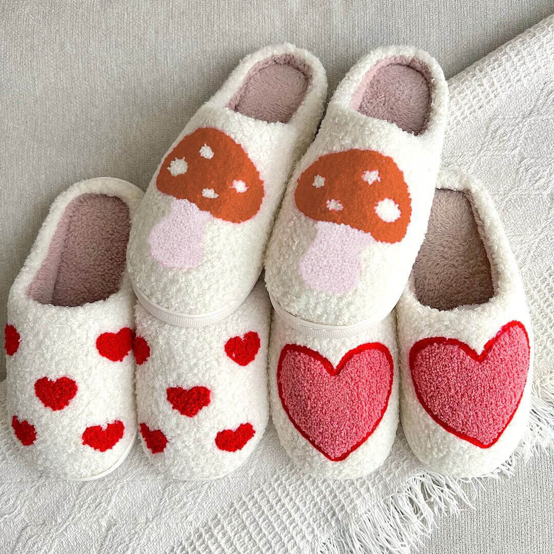 COZYHEART SLIPPERS - Plush slippers with heart design for women
