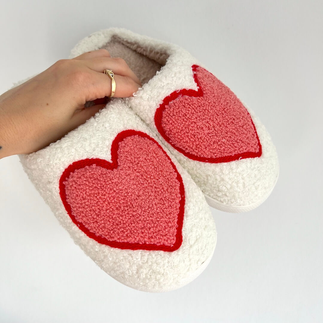 COZYHEART SLIPPERS - Plush slippers with heart design for women