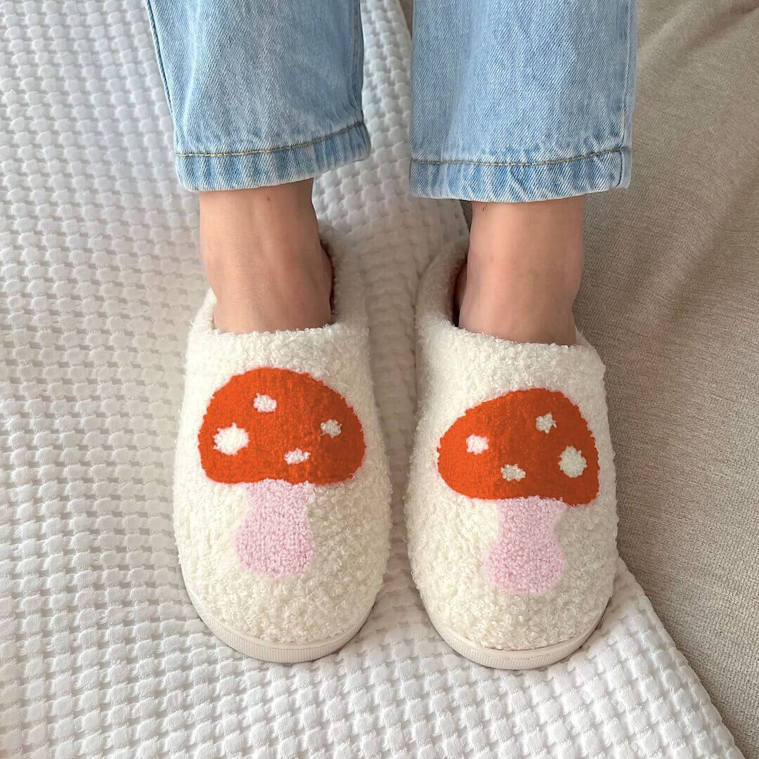 COZYHEART SLIPPERS - Plush slippers with heart design for women