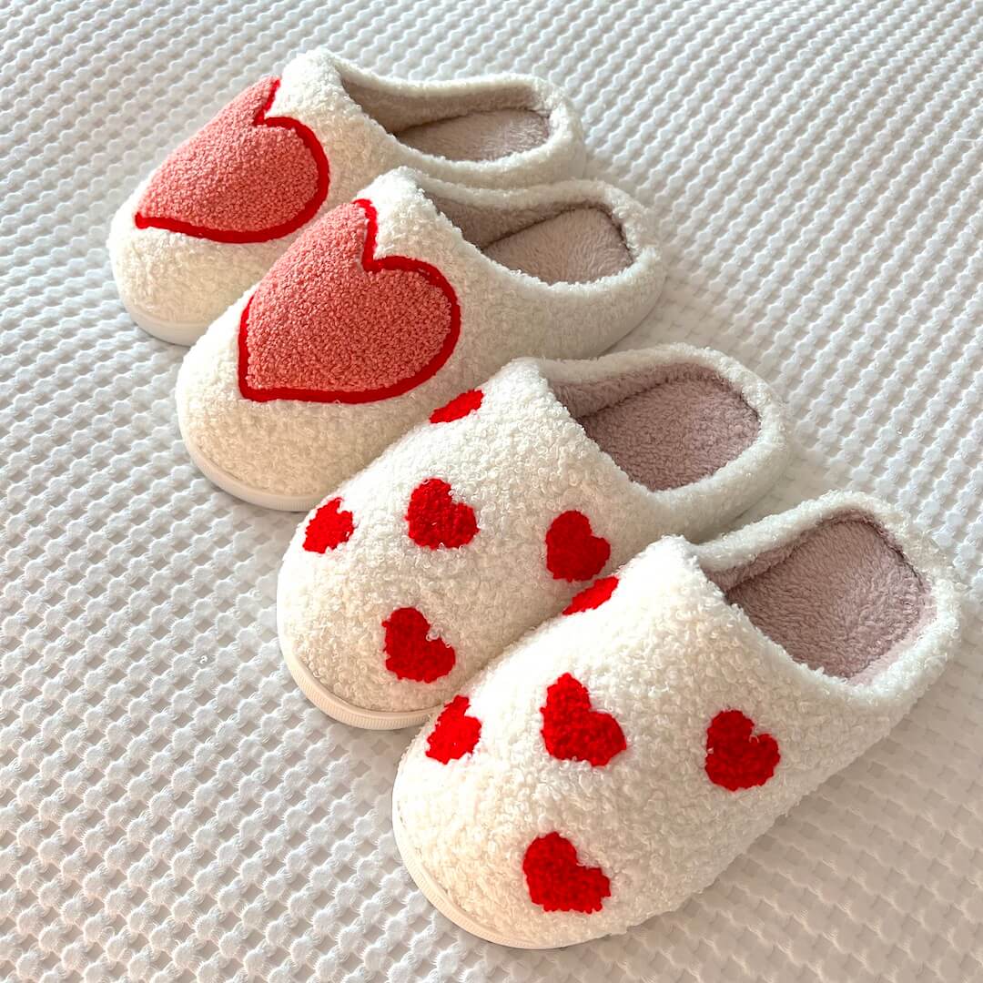 COZYHEART SLIPPERS - Plush slippers with heart design for women