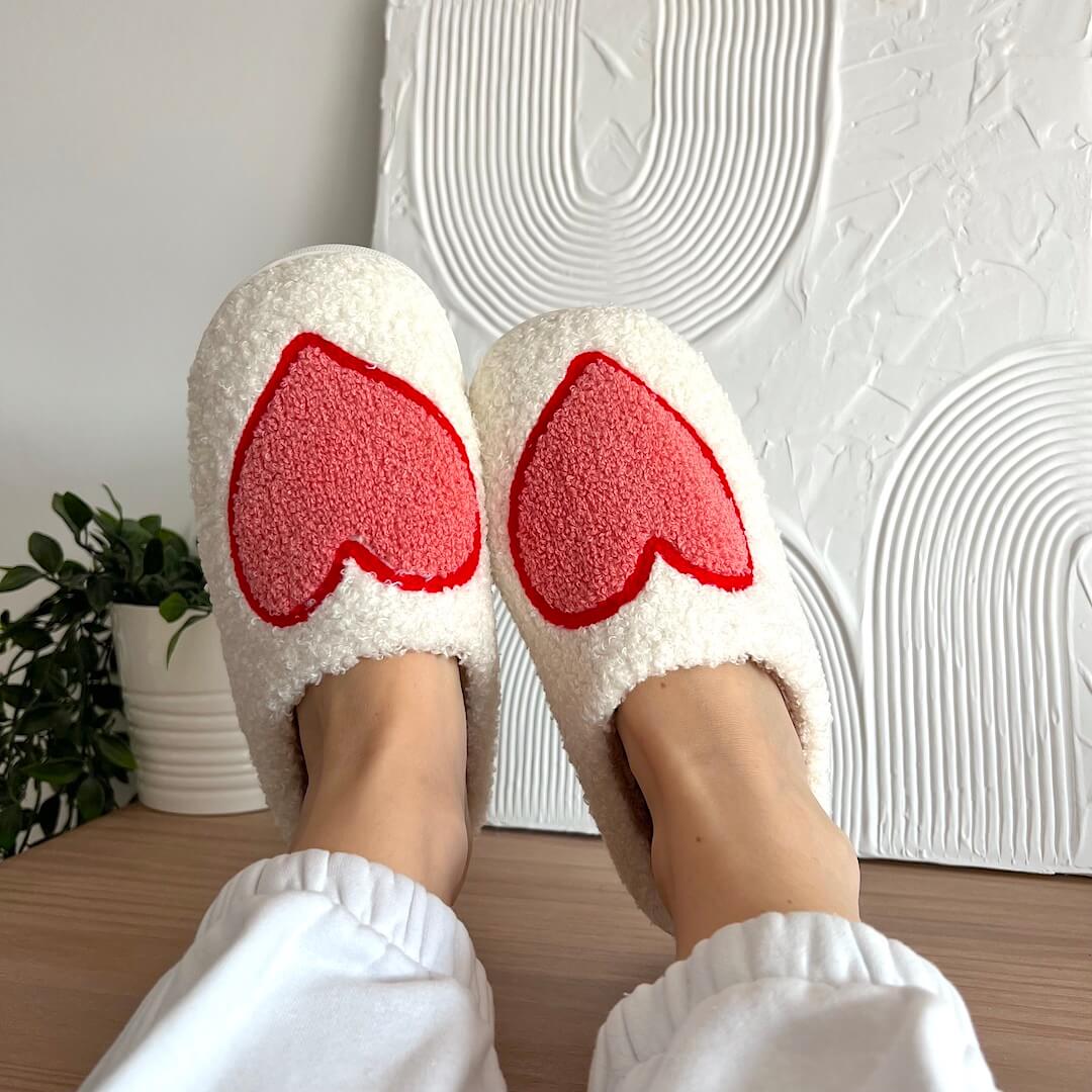 COZYHEART SLIPPERS - Plush slippers with heart design for women