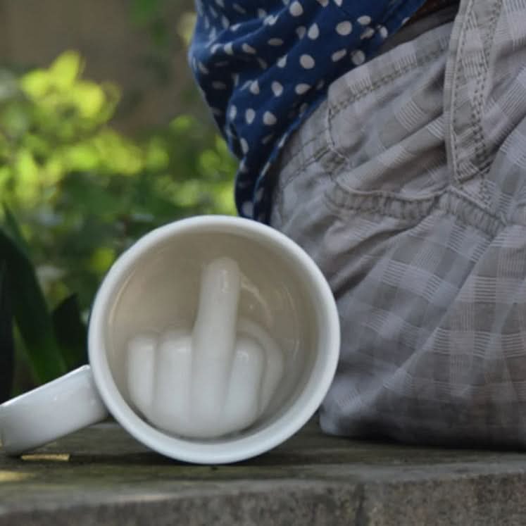 RebelSip Keramiktasse | Lustige Kaffeetasse mit Mittelfinger | Verstecktes Design | Scherzgeschenk für Freunde und Kollegen 6