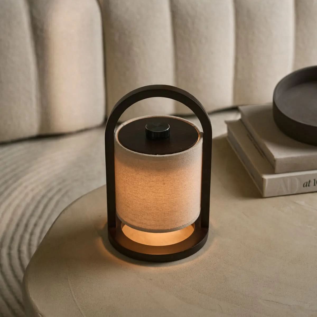 Dimmbare Akku Tischlampe – Kabellose Tischleuchte aus Holz in Dunkelbraun mit 3 Lichtfarben-6