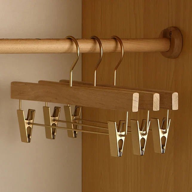 CLOSETORA – Wide wooden clothes hangers for wardrobe organization