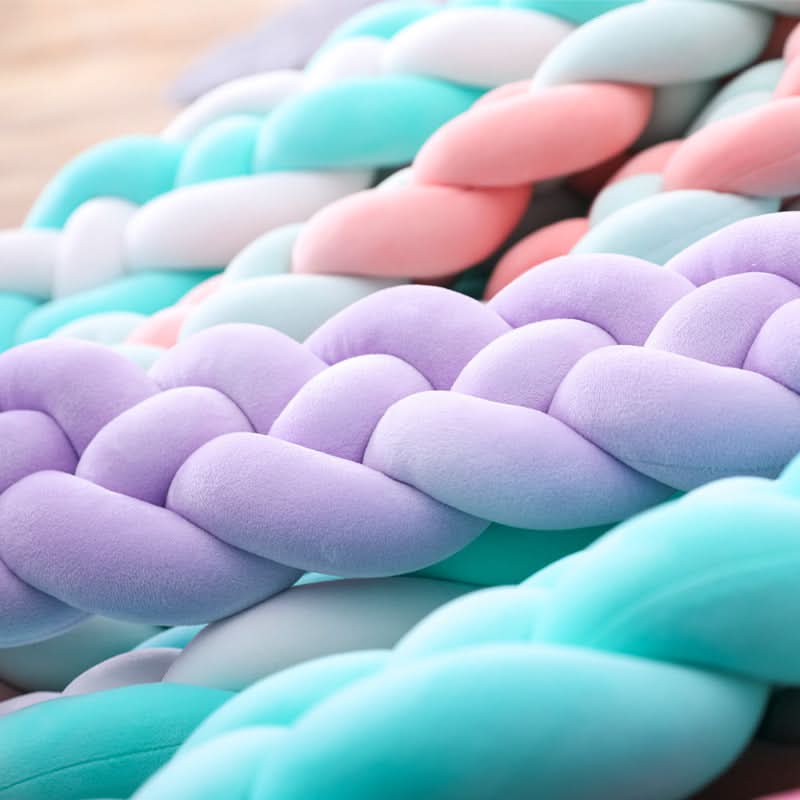 SnuggleNest - Cuscino per bambini intrecciato per un sonno sicuro e riposante