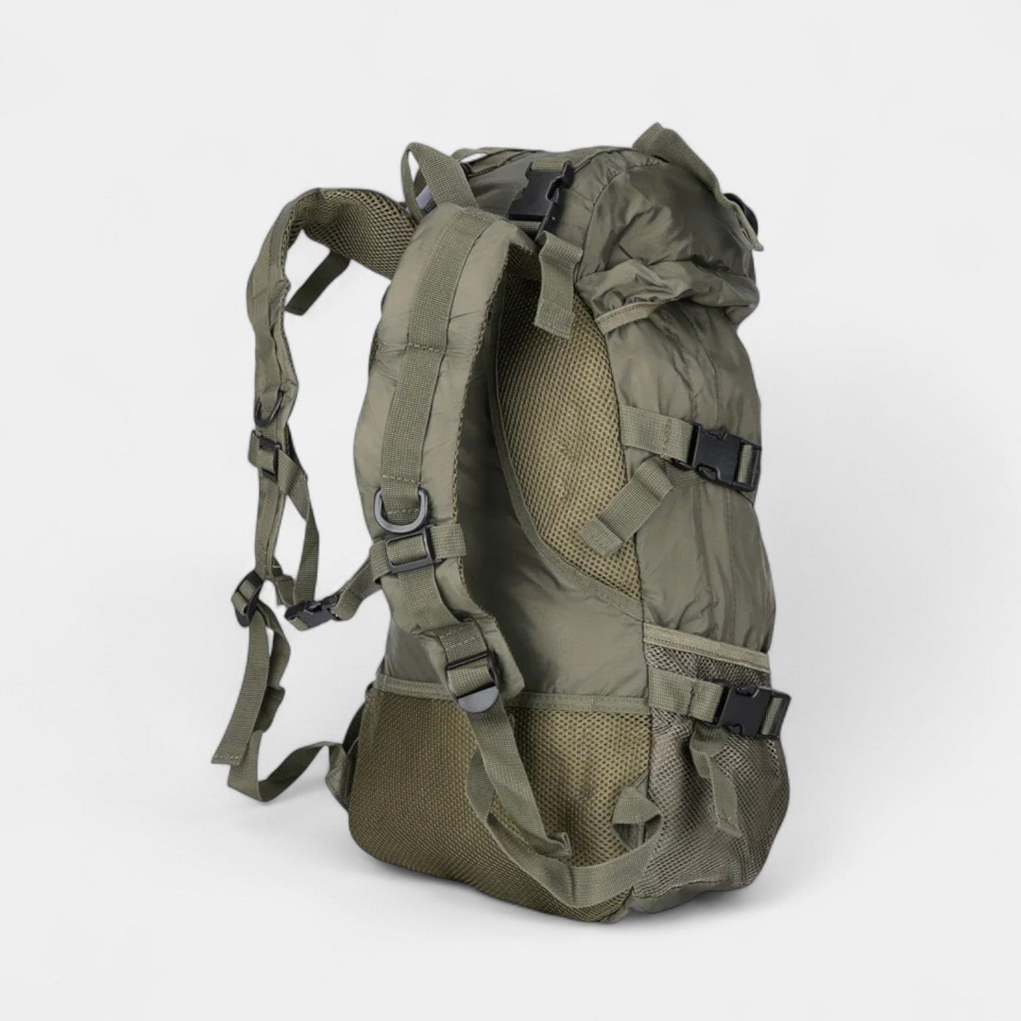 SKYBORNE TACTICAL - Robust 30L outdoor rucksack with waterproof design