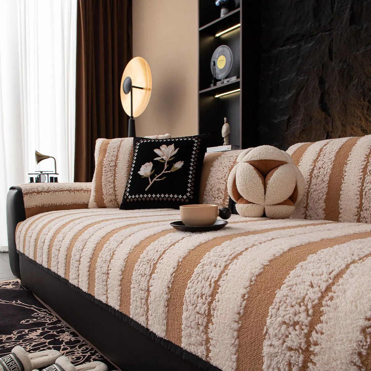 SLIPLOCK – Rutschfester Plüsch-Sofabezug – Universeller, dicker Sofaschutz für den täglichen Gebrauch 7