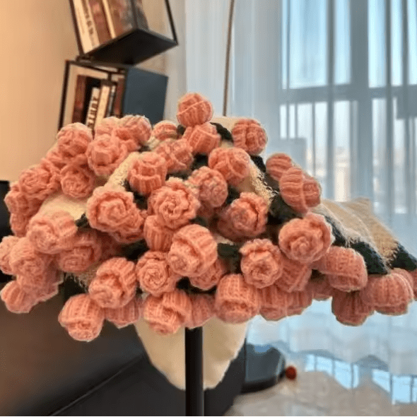 FLORAVA – Handmade blanket with rose pattern