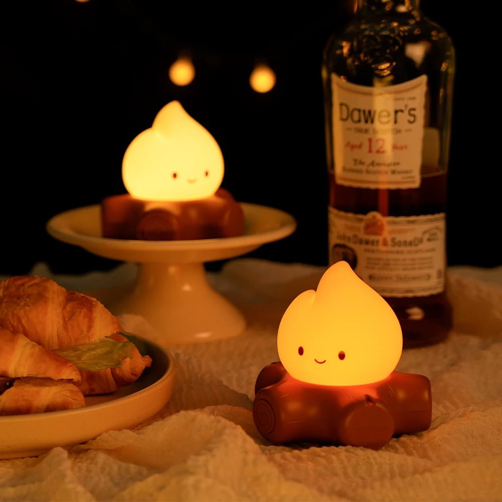 COZYCAMP – LED table lamp with campfire design & white noise