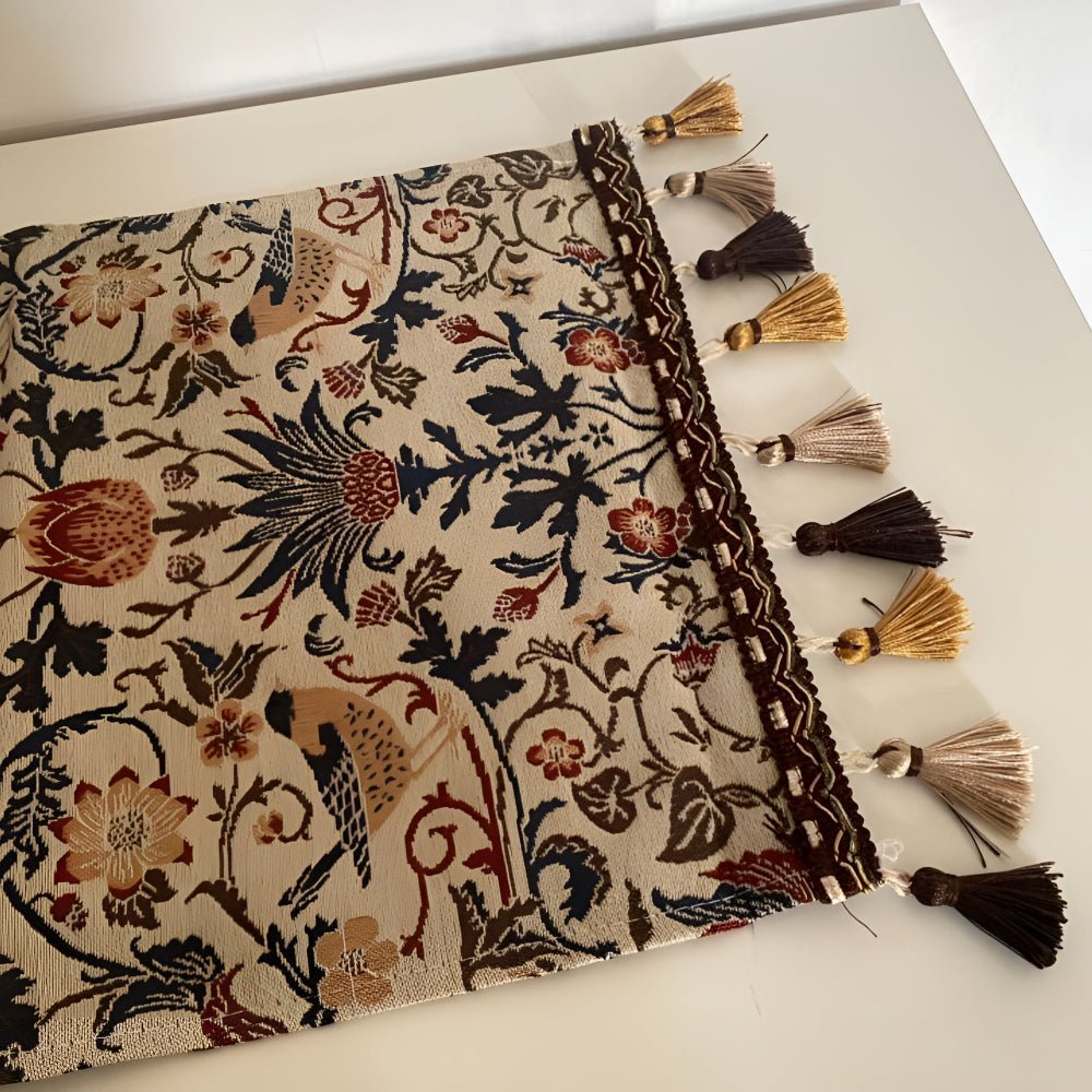 ClassicLinens – Elegant table runner with floral and bird motif