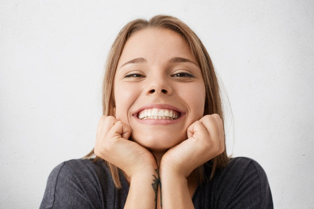 SmileFlex – kunstgebit met witte dentale lenzen