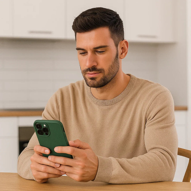 SKINCLOSE – Strakke, schokbestendige siliconen hoes voor iPhone 14-17