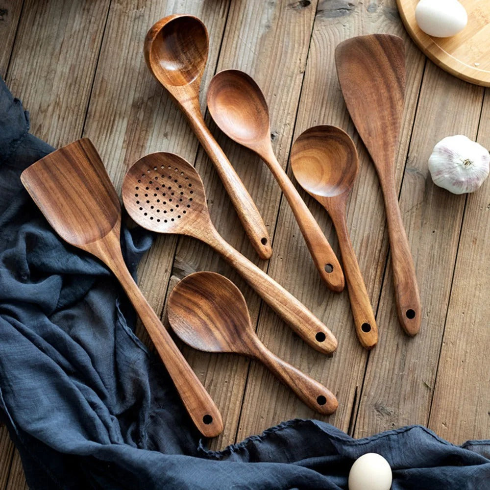 Set de utensilios de cocina de madera de teca – Elegantes utensilios de cocina para ayudantes modernos en la cocina