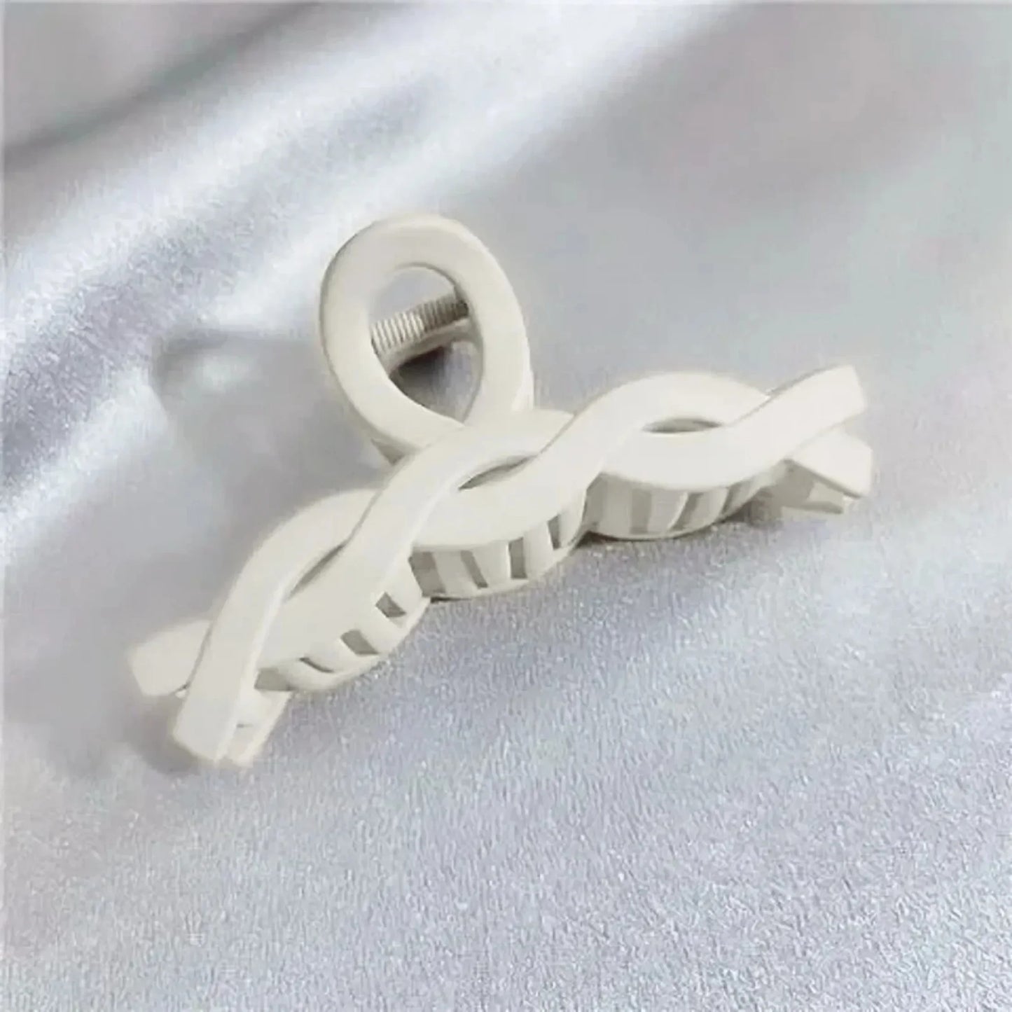 CLIPGLAM – Elegant Hair Clip with a Strong Hold for All Hair Types