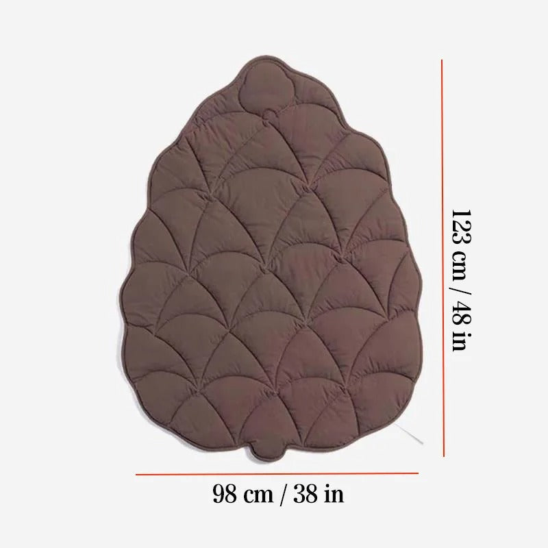 LeafPaws Blanket - Stylish dog blanket in leaf shape with soft padding & versatile use