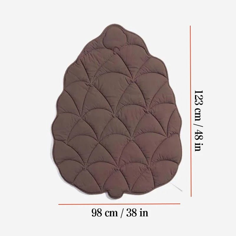 LeafPaws Blanket - Stylish dog blanket in leaf shape with soft padding & versatile use