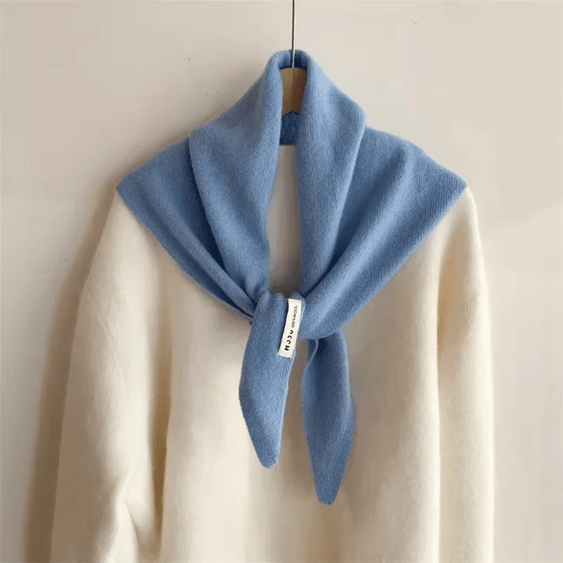 TRIANGLEA – Stylish & versatile triangular wool scarf
