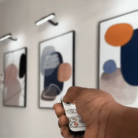ArtGlow swivelling LED wall light - Wireless & stylish for any gallery wall