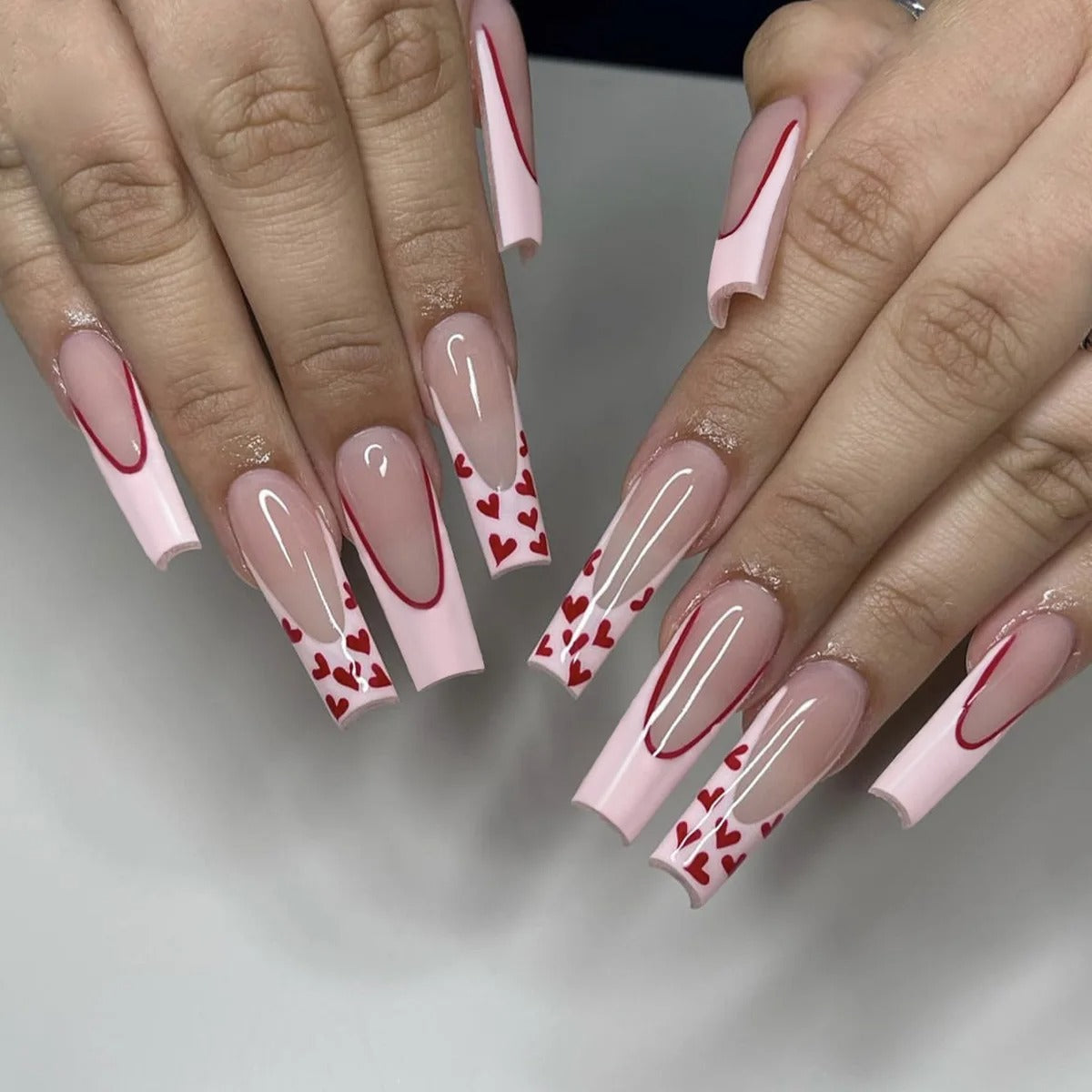 Presson Chic - 24 pieces pink nails with design | Quick to apply & elegant for any occasion